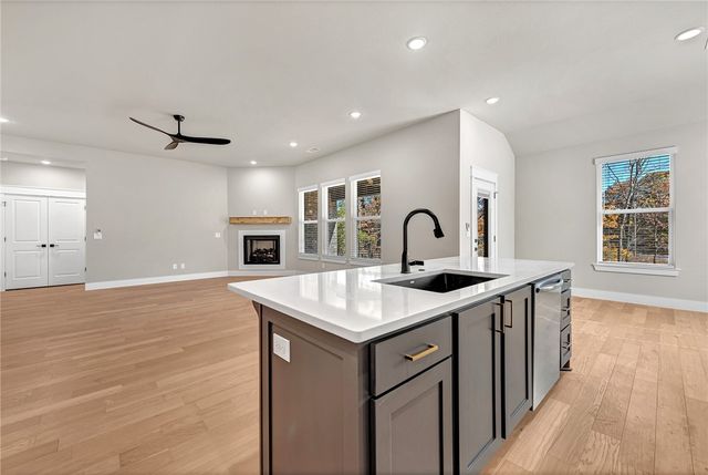 2 Bayloch Lane, Bella Vista, AR 72715