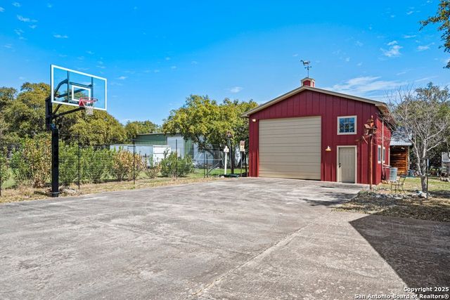 2365 LAKESHORE DR, Canyon Lake, TX 78133