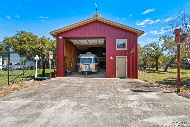 2365 LAKESHORE DR, Canyon Lake, TX 78133