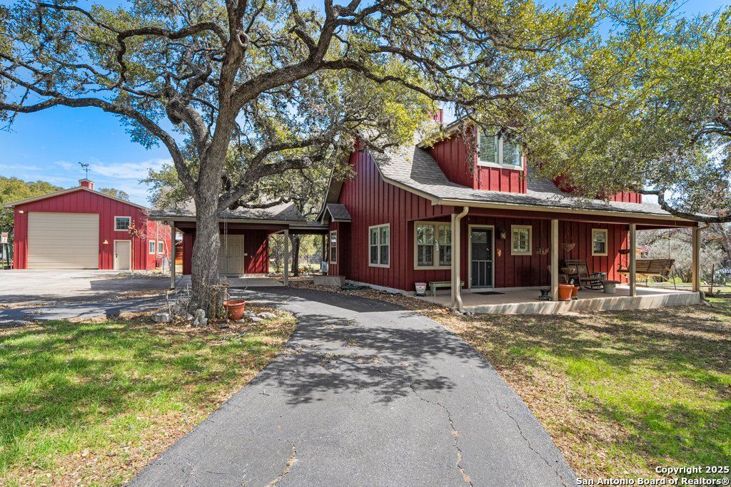 2365 LAKESHORE DR, Canyon Lake, TX 78133