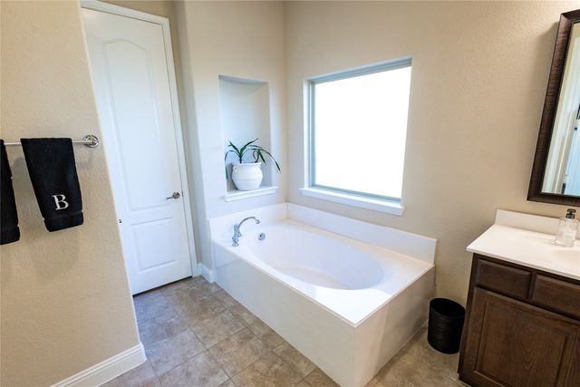 2711 Fleur De Lis Lane, Grand Prairie, TX 75054