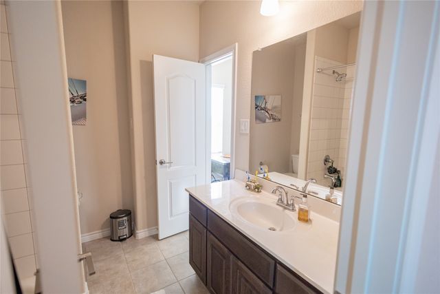 2711 Fleur De Lis Lane, Grand Prairie, TX 75054