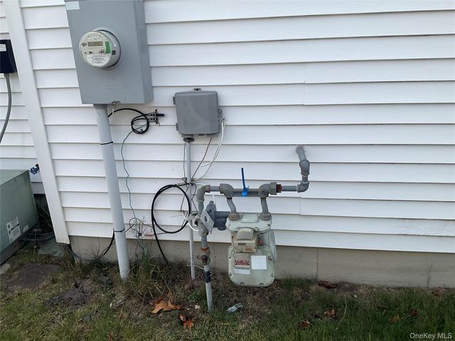 409 Village Circle N, Manorville, NY 11949