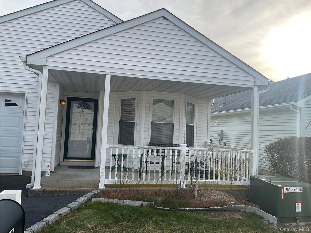 409 Village Circle N, Manorville, NY 11949