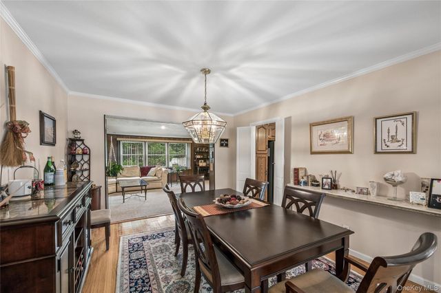 952 Roxbury Drive, Westbury, NY 11590
