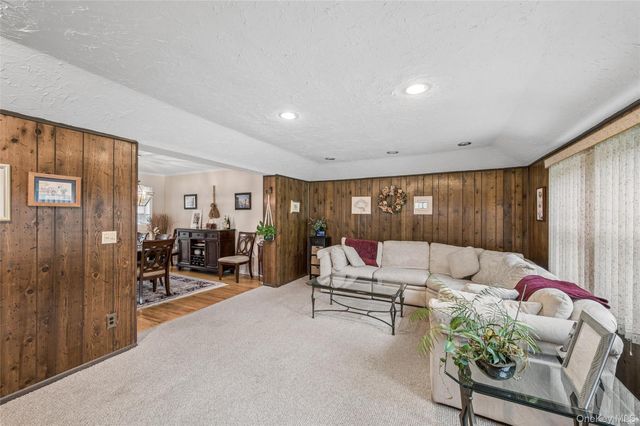 952 Roxbury Drive, Westbury, NY 11590
