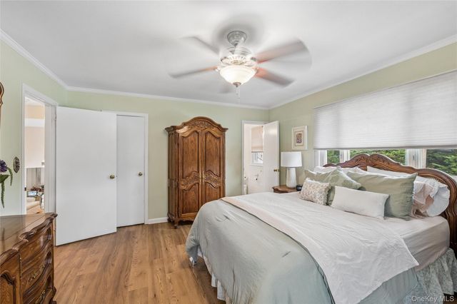 952 Roxbury Drive, Westbury, NY 11590