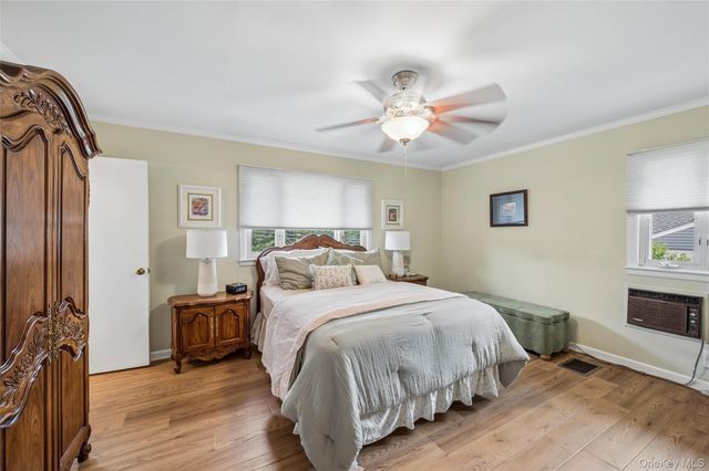 952 Roxbury Drive, Westbury, NY 11590