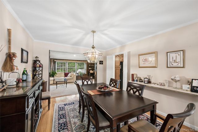 952 Roxbury Drive, Westbury, NY 11590