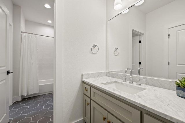 7516 Davenport Divide RD, Austin, TX 78738