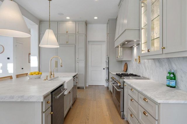 7516 Davenport Divide RD, Austin, TX 78738