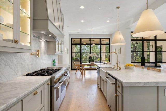 7516 Davenport Divide RD, Austin, TX 78738