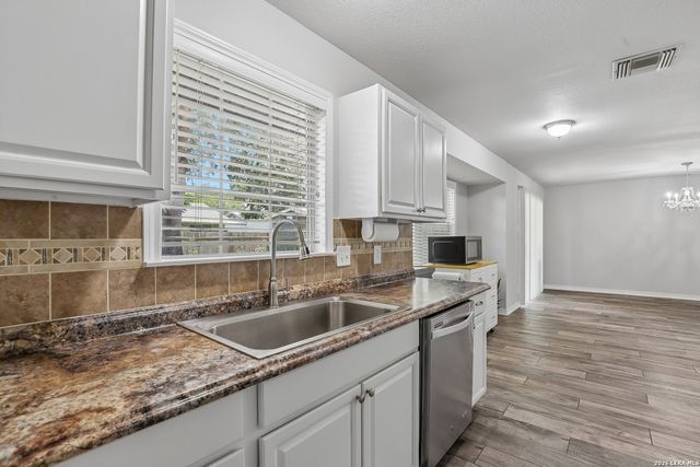 10726 GREEN TRAIL DR, San Antonio, TX 78223