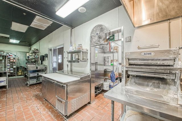 7835 N Palm Avenue, Fresno, CA 93711