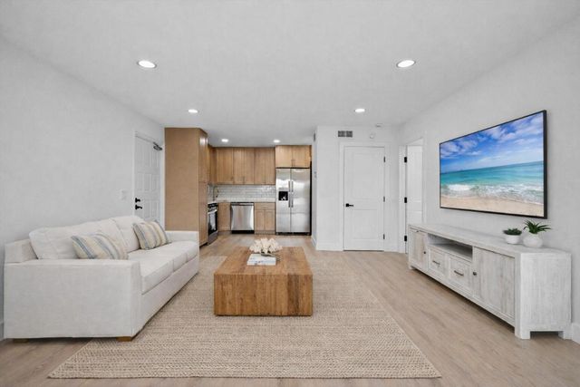 1112 Green Pine Boulevard F3, West Palm Beach, FL 33409