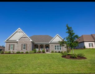 616 Charleston Mills Dr, Midland City, AL 36350