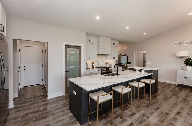 16320 Northpark Drive, Urbandale, IA 50323
