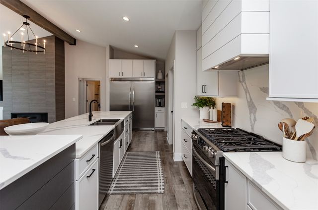 16320 Northpark Drive, Urbandale, IA 50323