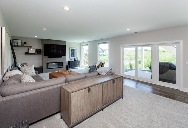 16320 Northpark Drive, Urbandale, IA 50323