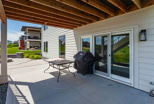 16320 Northpark Drive, Urbandale, IA 50323