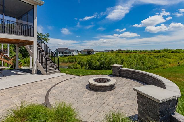 16320 Northpark Drive, Urbandale, IA 50323