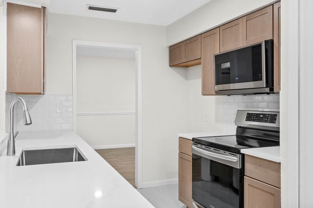 1828 Tracey Circle, Irving, TX 75060