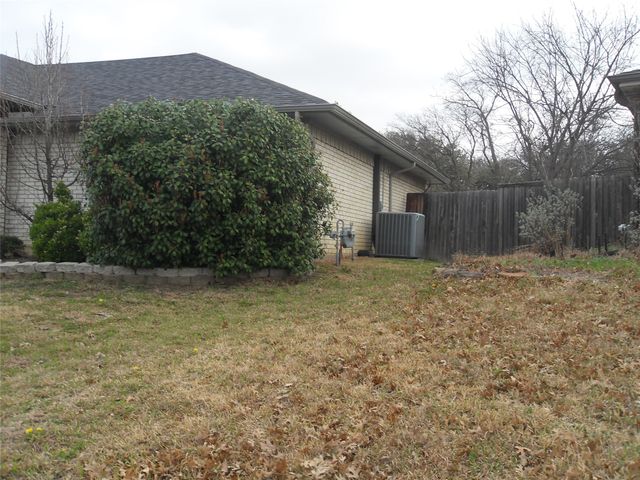 1722 Rosemeade Circle, Carrollton, TX 75007
