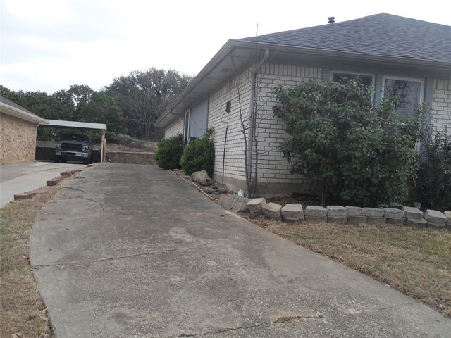 1722 Rosemeade Circle, Carrollton, TX 75007