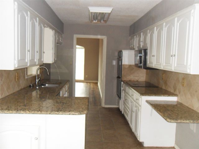 1722 Rosemeade Circle, Carrollton, TX 75007