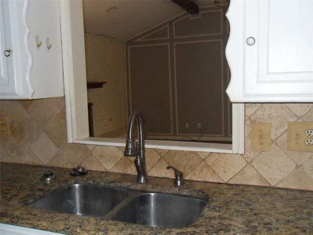 1722 Rosemeade Circle, Carrollton, TX 75007