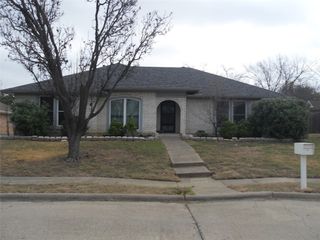 1722 Rosemeade Circle, Carrollton, TX 75007