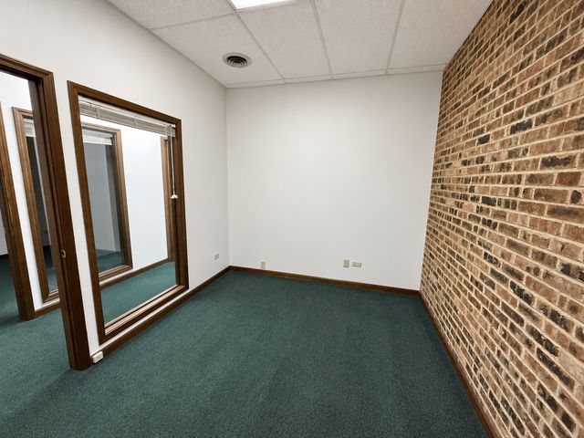350 S Schmale Road 110, Carol Stream, IL 60188