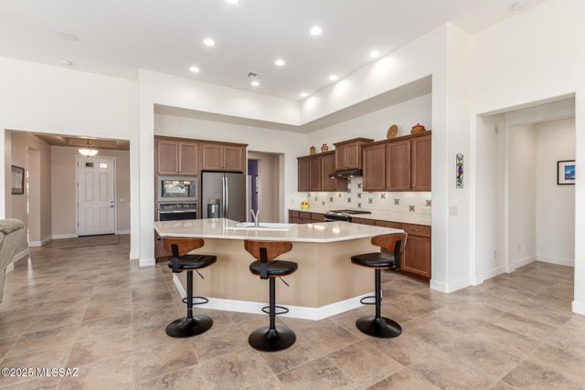 566 N Ramos Lane, Green Valley, AZ 85614