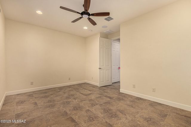 566 N Ramos Lane, Green Valley, AZ 85614