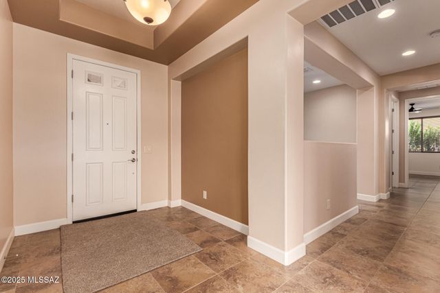 566 N Ramos Lane, Green Valley, AZ 85614