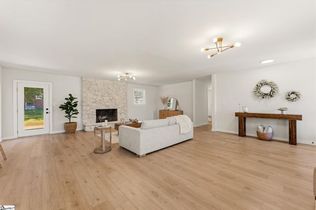 207 Donaree Circle, Anderson, SC 29625