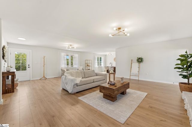 207 Donaree Circle, Anderson, SC 29625