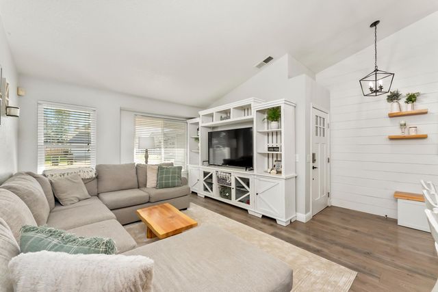 1228 Chablis Cir, Roseville, CA 95747