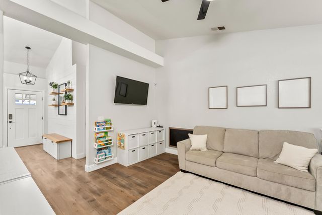 1228 Chablis Cir, Roseville, CA 95747