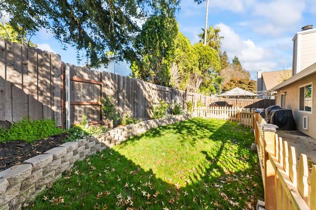 1228 Chablis Cir, Roseville, CA 95747