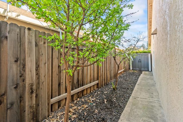 1228 Chablis Cir, Roseville, CA 95747