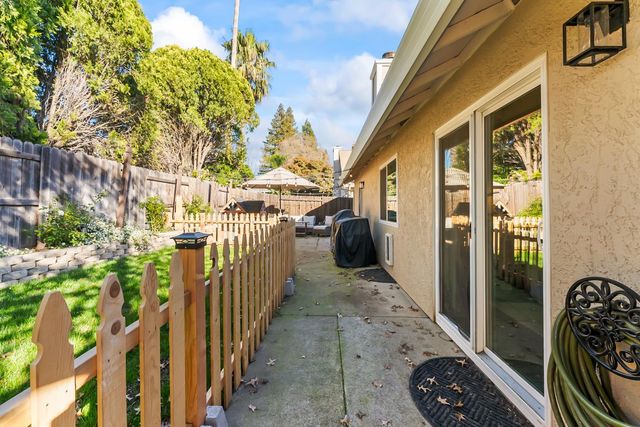 1228 Chablis Cir, Roseville, CA 95747