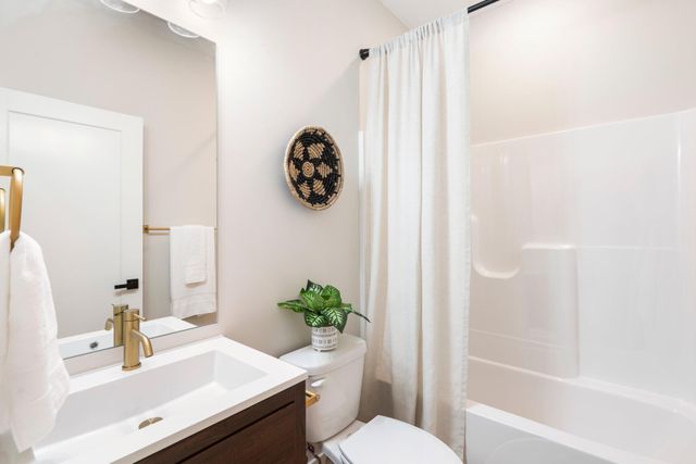 404 SUGARBERRY DR, Columbia, MO 65201