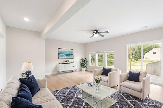 404 SUGARBERRY DR, Columbia, MO 65201