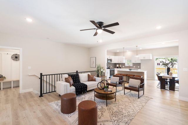 404 SUGARBERRY DR, Columbia, MO 65201