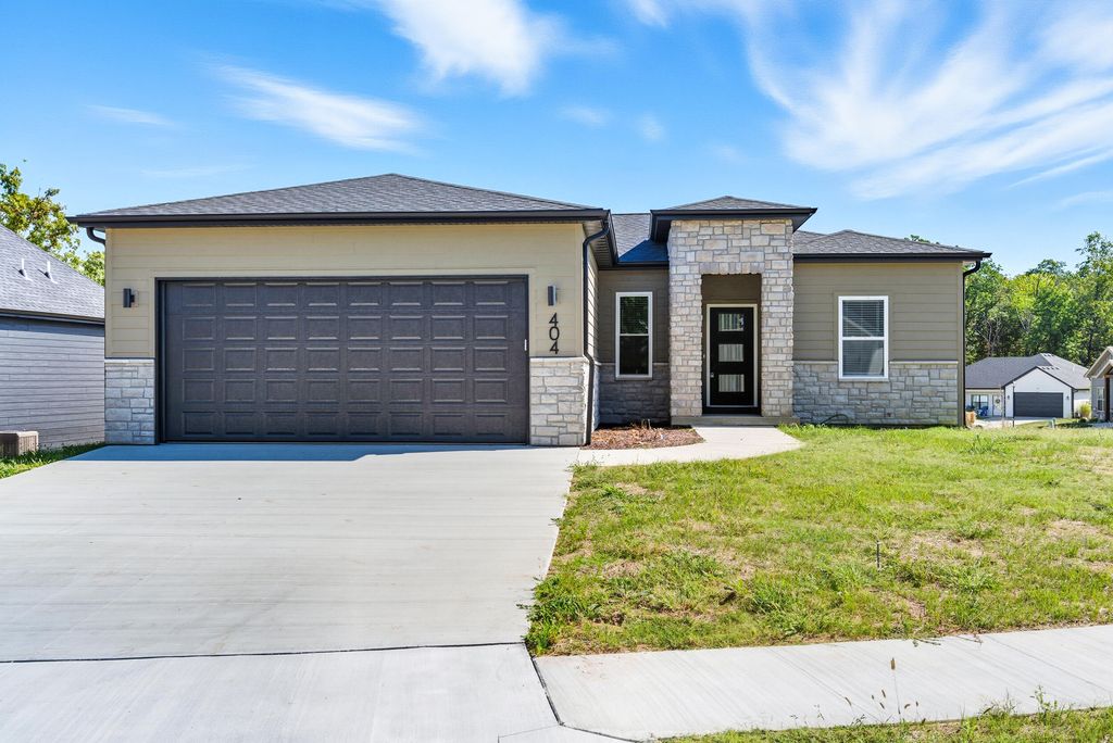 404 SUGARBERRY DR, Columbia, MO 65201