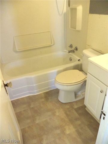 3653 W 102nd Street, Cleveland, OH 44111