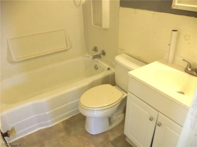 3653 W 102nd Street, Cleveland, OH 44111