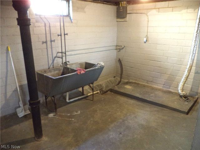 3653 W 102nd Street, Cleveland, OH 44111