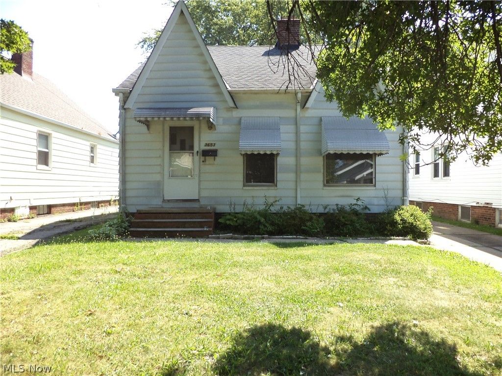 3653 W 102nd Street, Cleveland, OH 44111